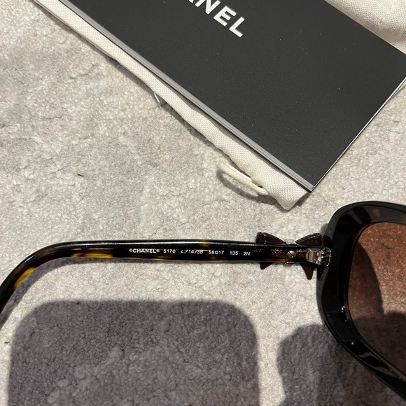 Authentic Chanel bow sunglasses - Picture 3 of 5